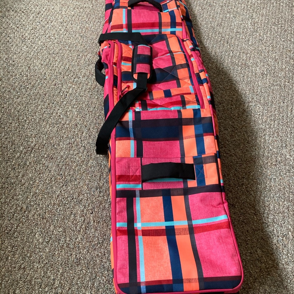 Roxy snowboard case with wheels